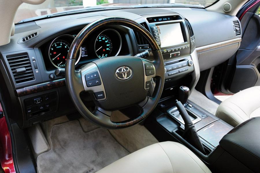  Toyota Land Cruiser 2011 года  (фото 31 из 56)